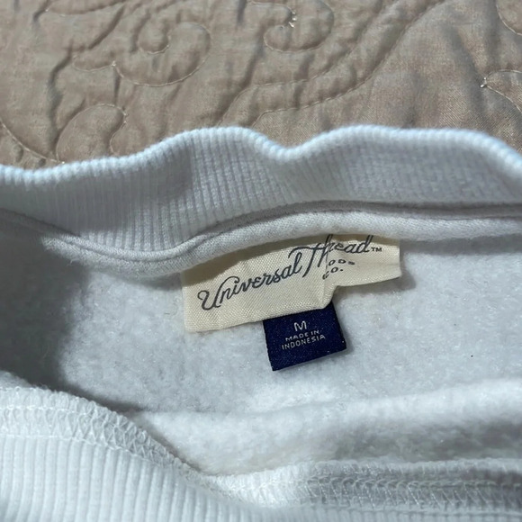 Bundle of 2 Sweatshirts. - Picture 5 of 6